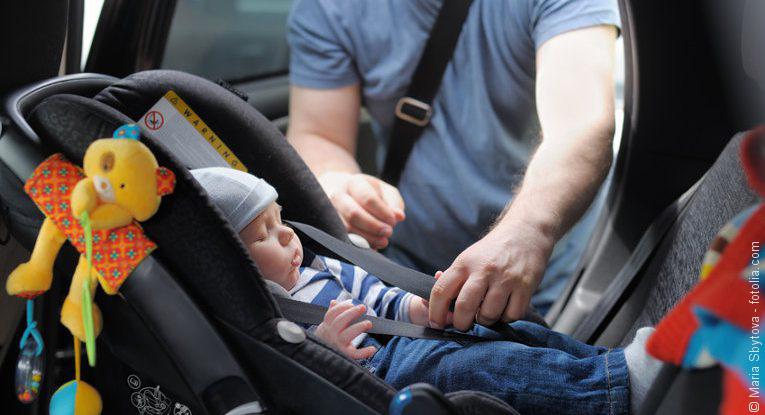 Von Anfang an sicher im Auto - nur mit Babyschale! 